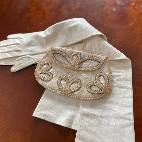 White leather evening gloves and Small Sequins clutch purse - Picture 4 of 15